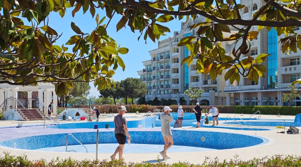 <p>We are pleased to inform you that Sunset Resort is now open, with the following systems restored:&nbsp;electricity supply,&nbsp;water supply,&nbsp;elevators.</p>
